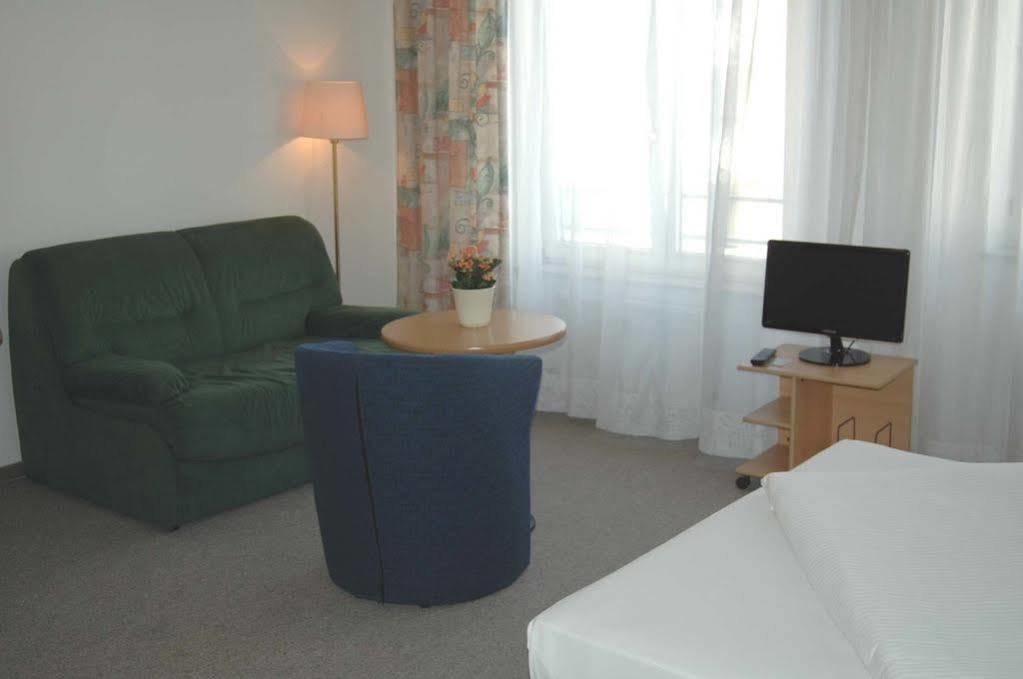 Aparthotel Ariva Boardinghouse Platanenhof à MHG Extérieur photo
