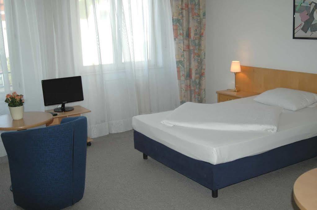 Aparthotel Ariva Boardinghouse Platanenhof à MHG Extérieur photo